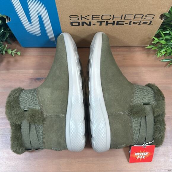 Skechers On the GO Wide Width Winter Gleam City Water Repellent Suede Boots - Picture 6 of 10